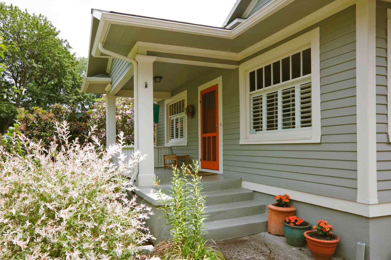 Prime Paint Shop -Prime Paint Shop welcoming exterior paint colors GettyImages 184833463 15c1a22ce0da46bea136b800031a2547